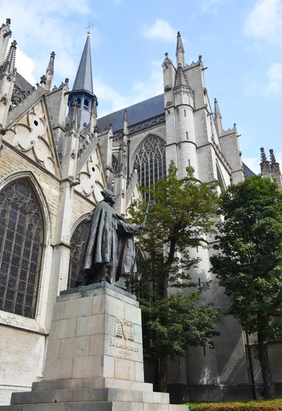 Άγαλμα Του Καρδινάλιου Mercier Κοντά Στον Καθεδρικό Ναό Michaels Και — Φωτογραφία Αρχείου