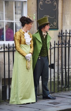 Bath, United Kingdom - 31 Ağustos 2019: Netflix'in molalarda çektiği bir dönemin dramasının oyuncuları