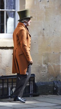 Bath, United Kingdom - 31 Ağustos 2019: Netflix'in molalarda çektiği bir dönemin dramasının oyuncuları