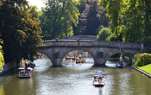 Old bridge and river in Cambridge, United Kingdom