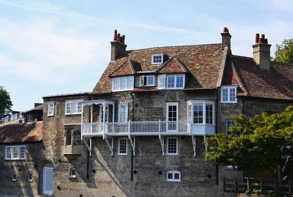 Antiguo Edificio Cerca Orilla Del Río Cambridge Reino Unido — Foto de Stock