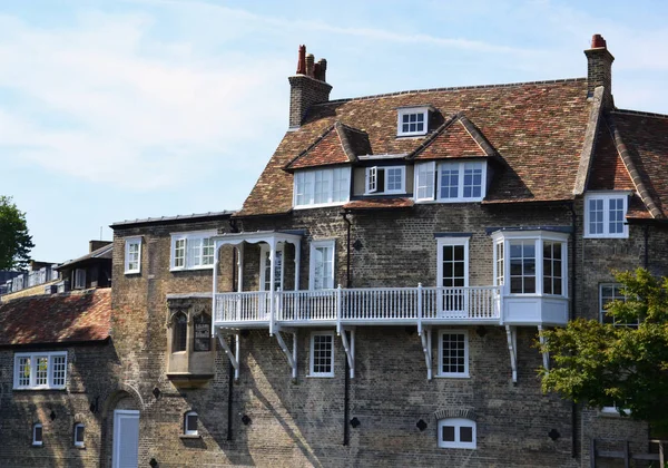 Antiguo Edificio Cerca Orilla Del Río Cambridge Reino Unido — Foto de Stock