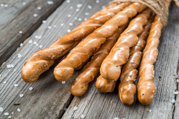 Hemgjord ost bröd pinnar — Stockfoto