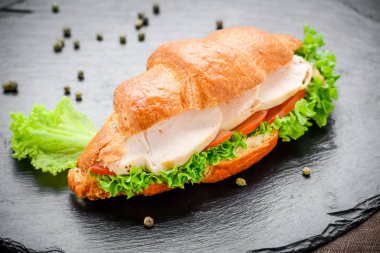 lezzetli ve sağlıklı gıda dolum ile lezzetli kruvasan