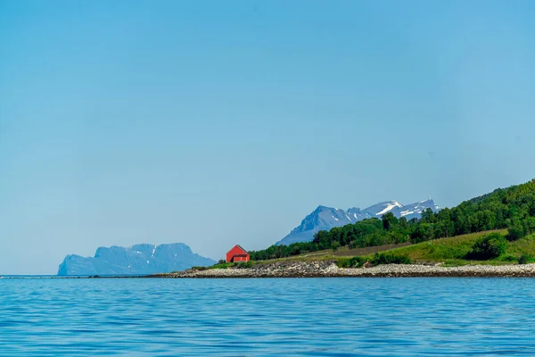 索涅峡湾的岩石，世界第三长峡湾，挪威最大的峡湾. — 图库照片