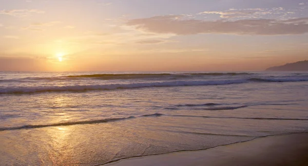 Wunderschöner Sonnenuntergang Strand Von Karon Die Brandung Hämmert Auf Das — Stockfoto