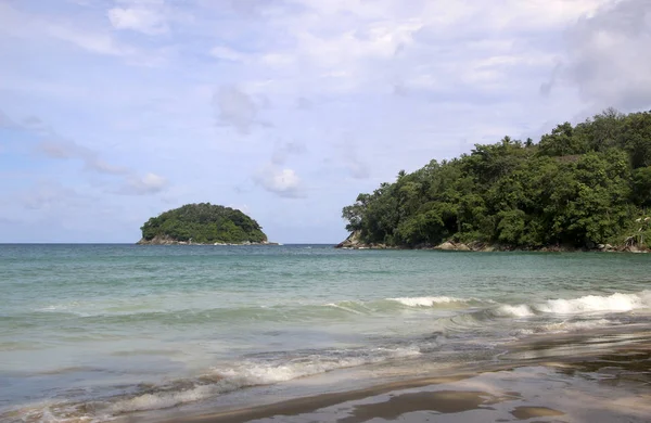 Pantai Kata Dan Pulau Koh Juga Dikenal Sebagai Pulau Kepiting — Stok Foto