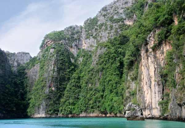 Koh Phi Phi Island, Pileh lagün, Andaman Denizi, Tayland. Ünlü bir turizm