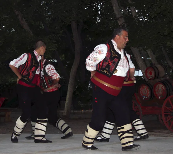 Oidentifierade Folkdansgruppen Utför Show För Turister Bivaka Restaurang Kavarna Bulgarien — Stockfoto