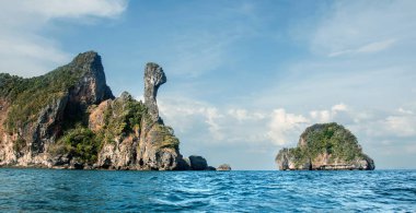 Chicken island also known as Koh Gai or Koh Kai or Koh Hua Khwan, The Andaman Sea, Krabi Province, Thailand. Famous tourist destination 