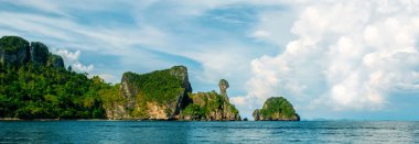 Chicken island also known as Koh Gai or Koh Kai or Koh Hua Khwan, The Andaman Sea, Krabi Province, Thailand. Famous tourist destination 