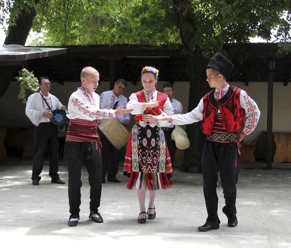 Βάρνα Βουλγαρία Περίπου Ιουνίου 2018 Αγνώστων Χορευτικής Ομάδας Εκτελεί Μια — Φωτογραφία Αρχείου