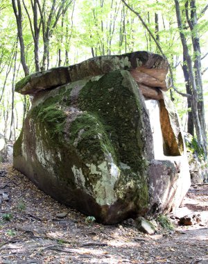 Antik megalitik dolmen, Tuapse, Rusya Federasyonu  