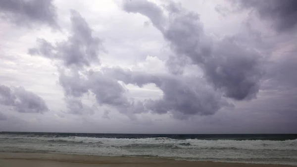 Sunset Karon Beach Heavy Clouds Sea Surf Pounds Shore Phuket — Stock Photo, Image