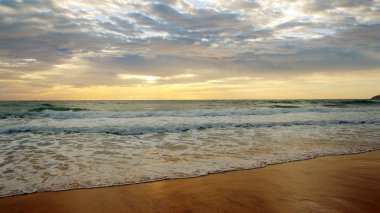 Sahilde gün batımı, Karon, Phuket, Tayland