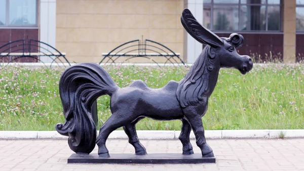 Nefteyugansk Rusia Julio 2019 Escultura Del Caballo Jorobado Personaje Principal — Foto de Stock