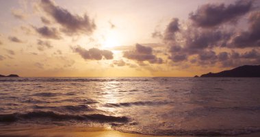 Sahilde gün batımı, Patong, Phuket, Tayland
