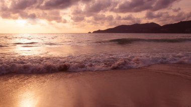Sahilde gün batımı, Patong, Phuket, Tayland