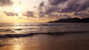 Sahilde gün batımı, Patong, Phuket, Tayland