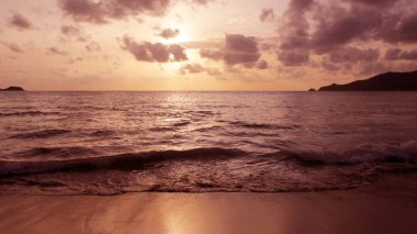 Sahilde gün batımı, Patong, Phuket, Tayland