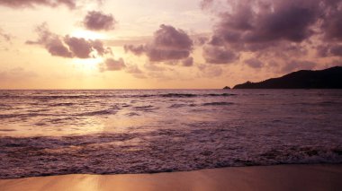 Sahilde gün batımı, Patong, Phuket, Tayland