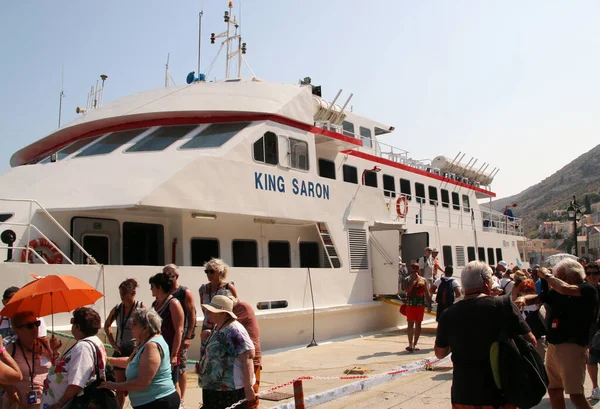 Symi Grecia Junio 2019 Viajeros Del Catamarán Pasajeros Rey Sarón — Foto de Stock