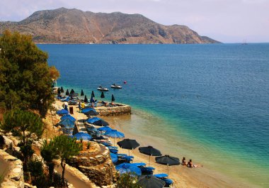SYMI, GREECE - 18 Haziran 2020: Nos plajı, Symi Adası, Yunanistan