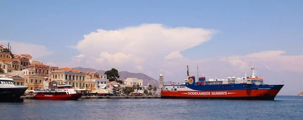 Symi Ciudad Isla Symi Vista Pictórica Casas Colores Puerto Yialos — Foto de Stock