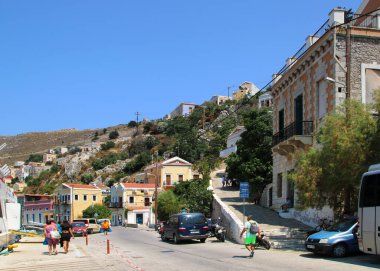 Suriye 'de sokak, Suriye adası, Yunanistan