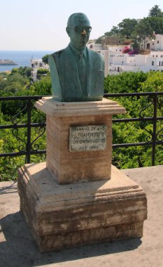Ioannis Zigdis Anıtı (1913 - 1997), Yunan yazar, ekonomist ve siyasetçi, Lidnos, Yunanistan