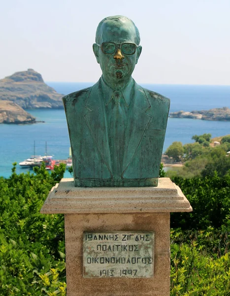 Monumento Ioannis Zigdis 1913 1997 Escritor Economista Político Griego Lidnos — Foto de Stock