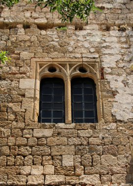St. John Şövalyeleri Kalesi 'nin duvarındaki pencere. Akropol Tepesi, Lindos, Rodos, Yunanistan