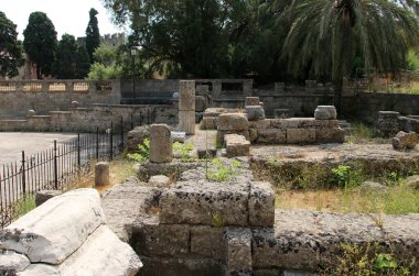 Afrodit Tapınağı, antik tapınak kalıntıları ve sütunlar, Rodos Eski Kasabası, Rodos, Yunanistan