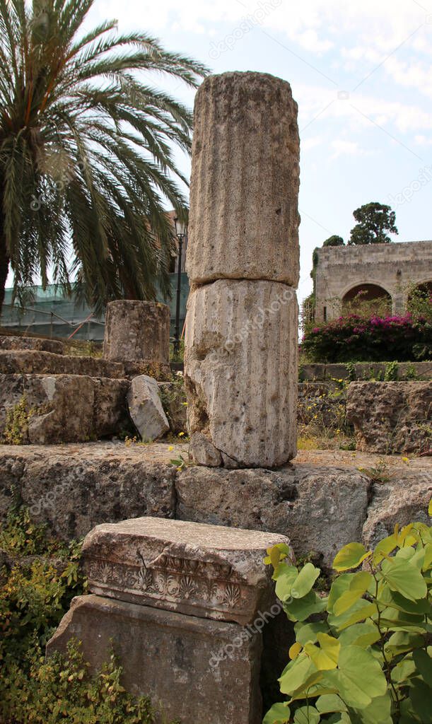 Templo de Afrodita, ruinas del templo antiguo y restos de columnas, el