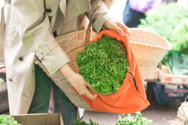 Çiftlik pazarında sıfır atık alışverişi