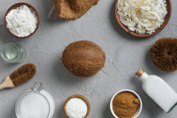 Variedade de produtos feitos de coco com espaço de cópia — Fotografia de Stock