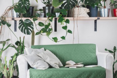 Tropik çiçek desenli Nordic tarzı bir daire.