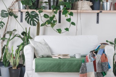 Tropik çiçek desenli Nordic tarzı bir daire.