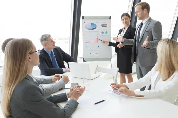 Business Mensen Team Bij Presentatie Werken Met Grafieken Diargams Flip — Stockfoto