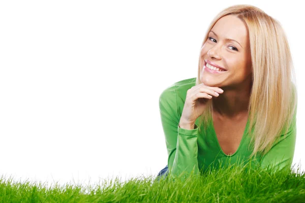 Молодая Счастливая Женщина Лежит Весенней Траве Изолированные Белом Фоне — стоковое фото