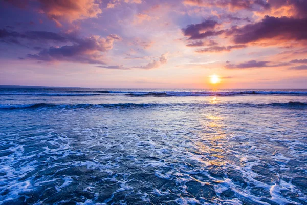 Radiante Puesta Sol Colorida Playa Mar Bali Indonesia — Foto de Stock