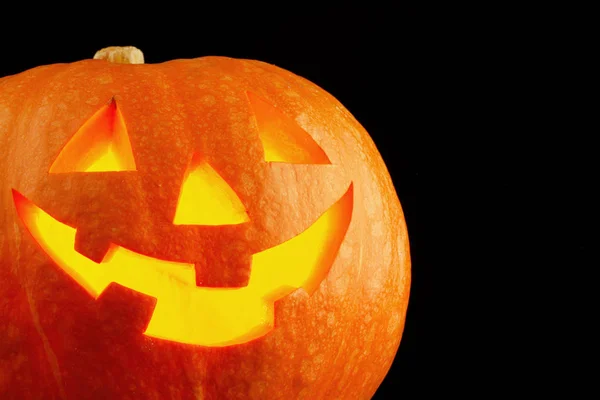 Oświetlony Ładny Świecące Halloween Dynia Czarnym Tle — Zdjęcie stockowe