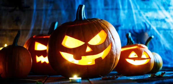 Jack Lantaarn Halloween Pompoenen Spinnen Het Web Brandende Kaarsen — Stockfoto