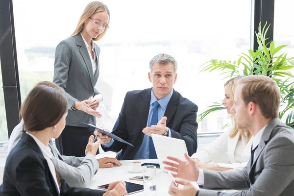 Business Mensen Team Vergadering Samen Werken Met Documenten — Stockfoto