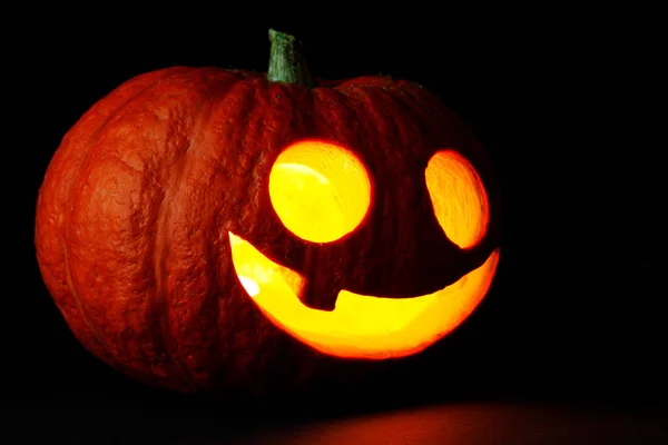Világító Aranyos Izzó Halloween Tök Fekete Háttér — Stock Fotó
