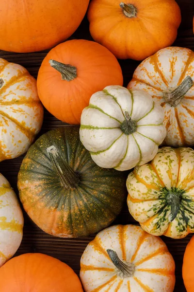 Muchas Calabazas Color Naranja Sobre Fondo Madera Concepto Halloween —  Fotos de Stock