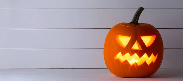 Zářící Lucerna Halloween Dýňové Hlavy Jack Bílém Pozadí Dřevěná — Stock fotografie