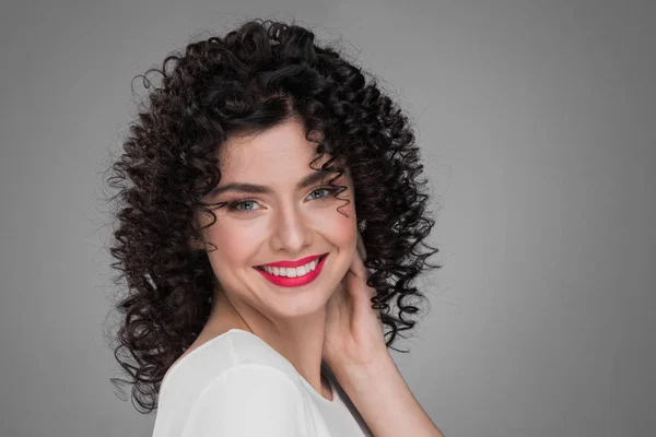 Studio Portrait Smiling Curly Hair Woman — Stock Photo, Image