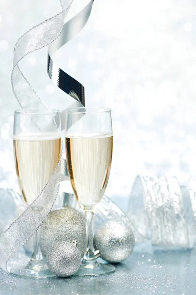シャンパンとシルバーボケの背景の装飾 — ストック写真