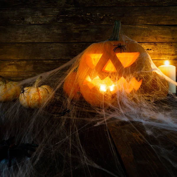 Jack Laterne Halloween Kürbis Spinnen Netz Und Brennende Kerzen — Stockfoto